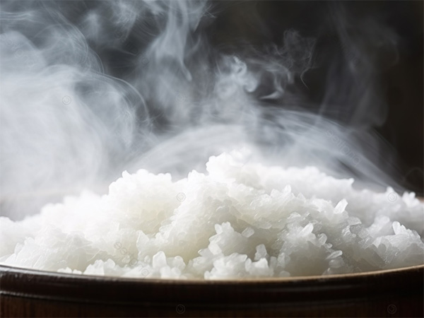 Cơm niêu đất Việt giữ nhiệt lâu, mùi thơm đặc trưng là là biểu thượng của sự ấm no