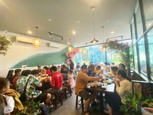 Hinh anh Com Nieu Le Hong Phong Vung Tau luon dong khach tap lap ra vao